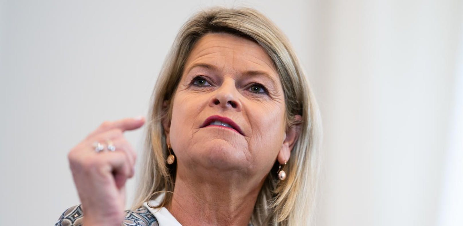 Verteidigungsministerin Klaudia Tanner (ÖVP) steht massiv in der Kritik.
