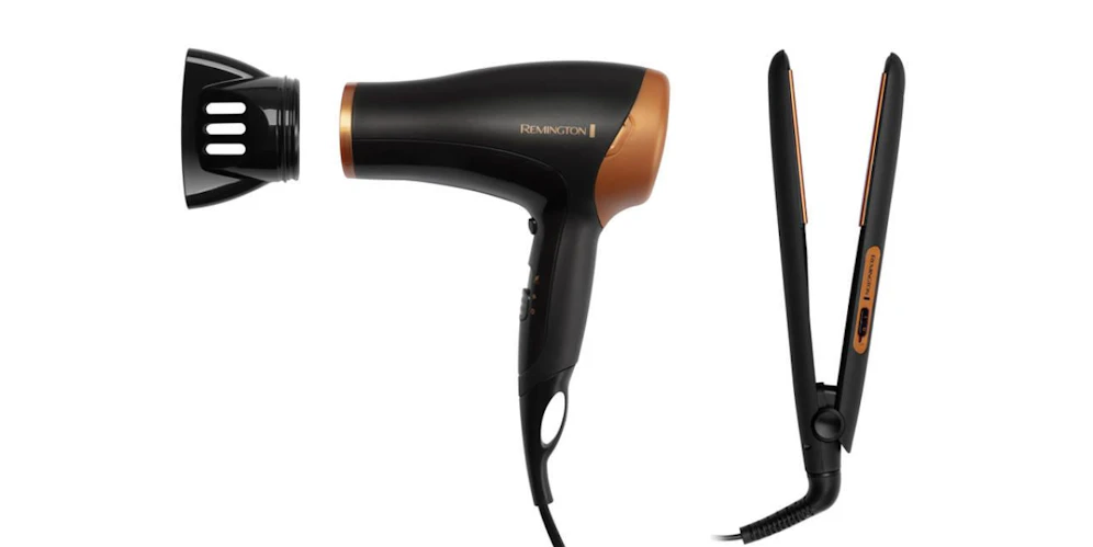 Das Geschenkeset von Remington beinhaltet einen leistungsstarken Haartrockner sowie den elegant-kompakten Haarglätter.