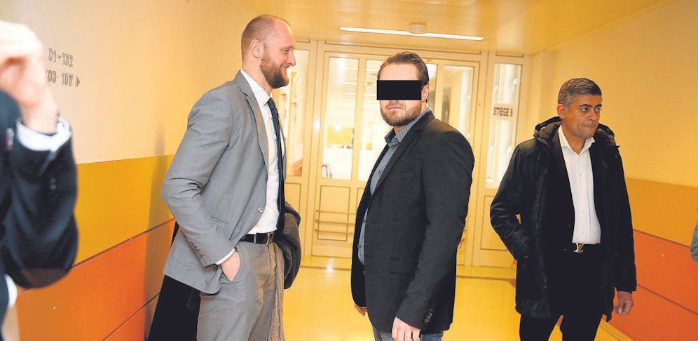 Anwalt Kreiner mit dem Angeklagten Michael T.