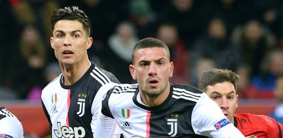 Cristiano Ronaldo mit Daniele Rugani (r.)