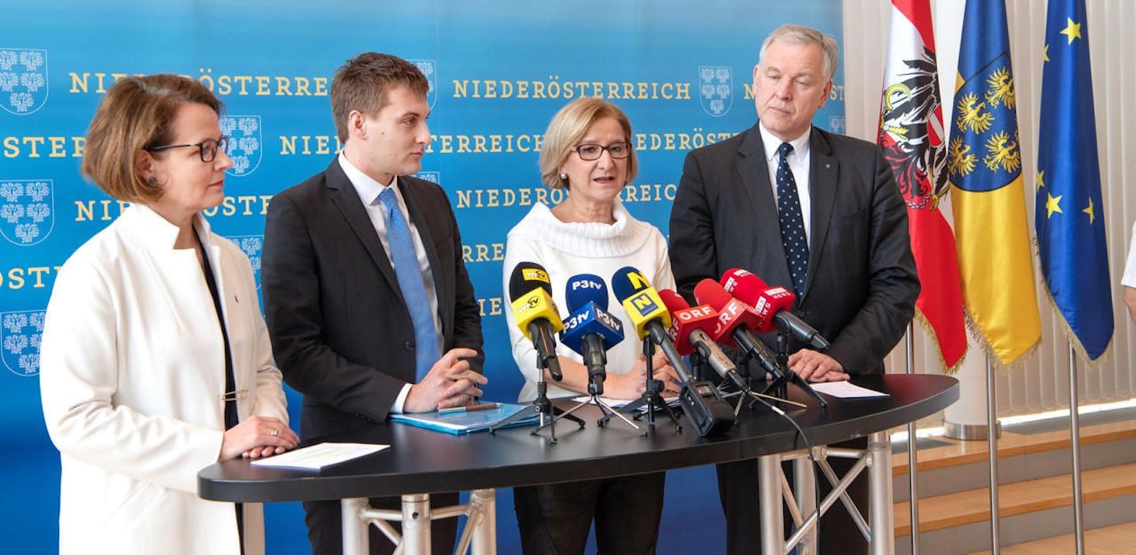 Landesrätin Christiane Teschl-Hofmeister, Hergovich, Mikl-Leitner und Eichtinger bei der Pressekonferenz.