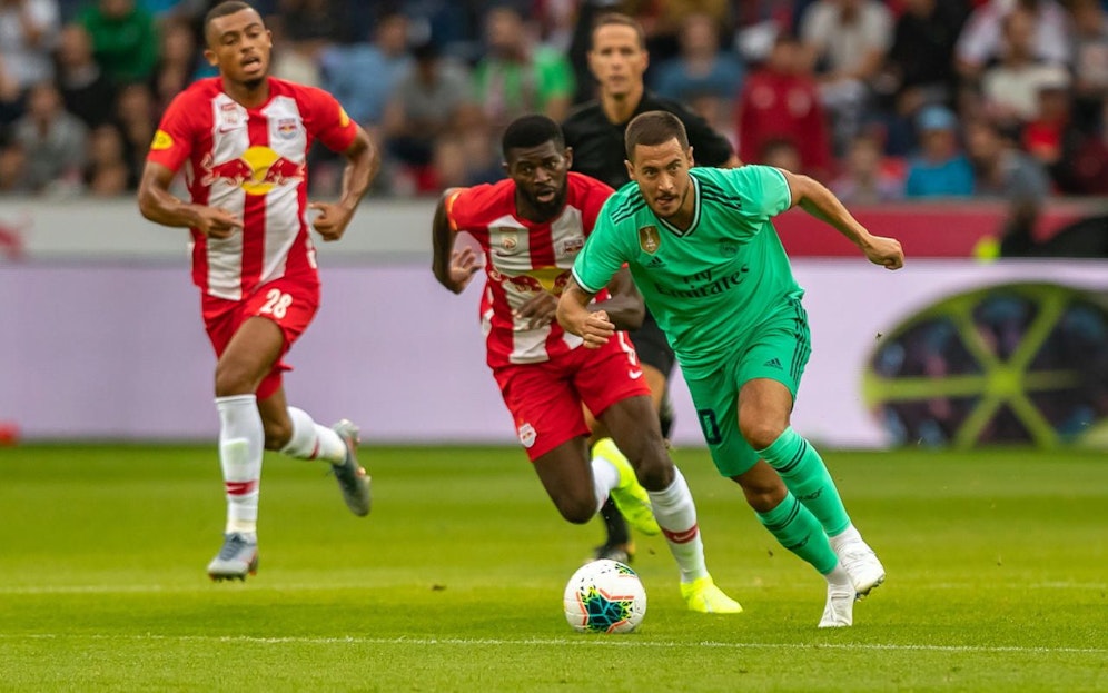 Jerome Onguene gegen Eden Hazard.