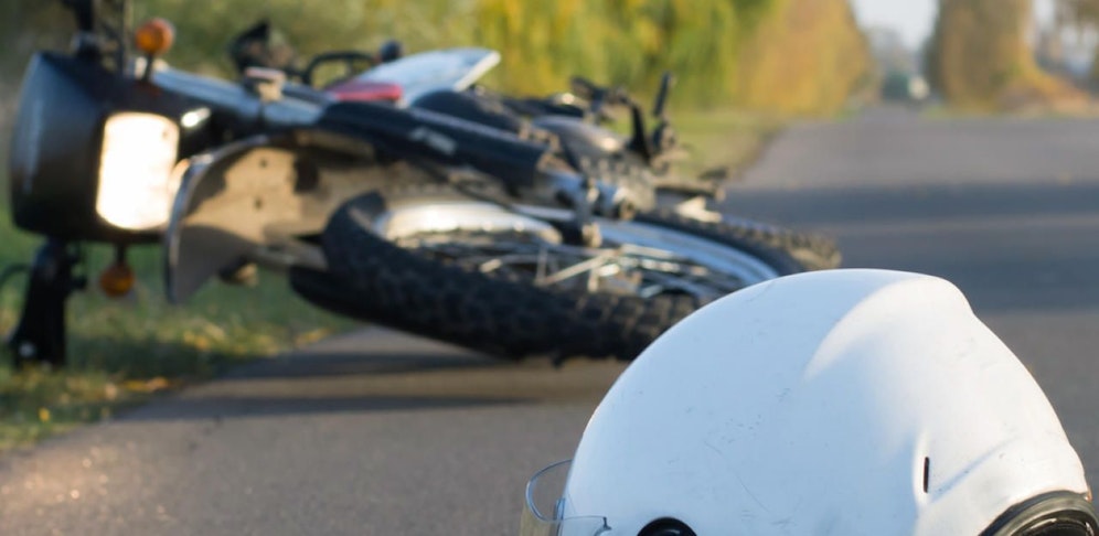 Der Teenager wurde mit Verletzungen ins Krankenhaus gebracht.