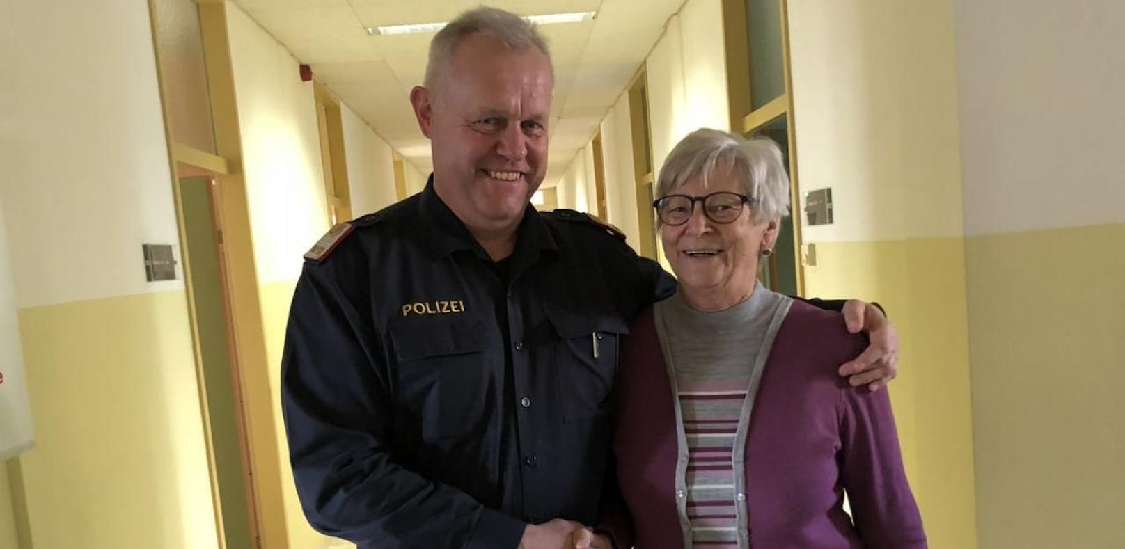 Polizist rettet Frau beim Einkaufen das Leben