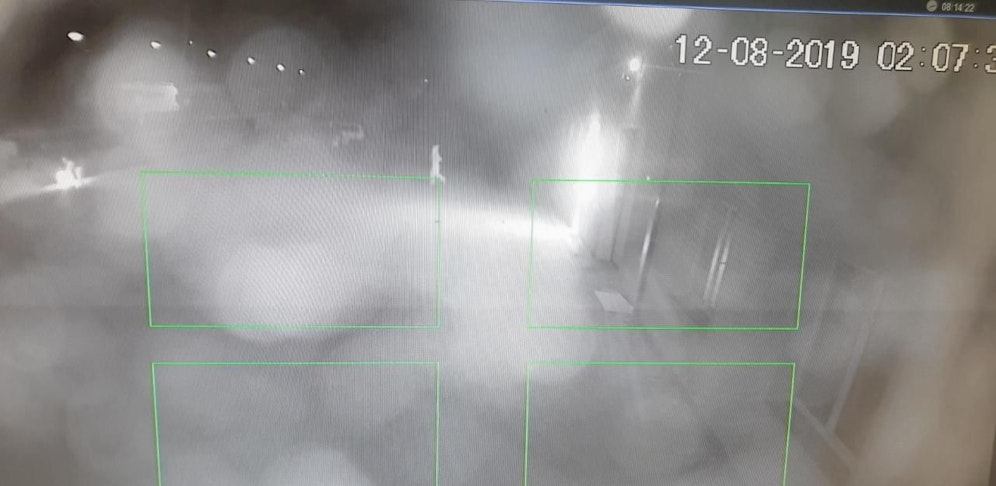 Ein Ausschnitt aus dem Überwachungsvideo vor der FPÖ-Zentrale aus dem August 2019. Diese Szenen zeigte der ORF bei einem Beitrag über einen ganz anderen Brandanschlag auf ein Asylheim in Himberg.