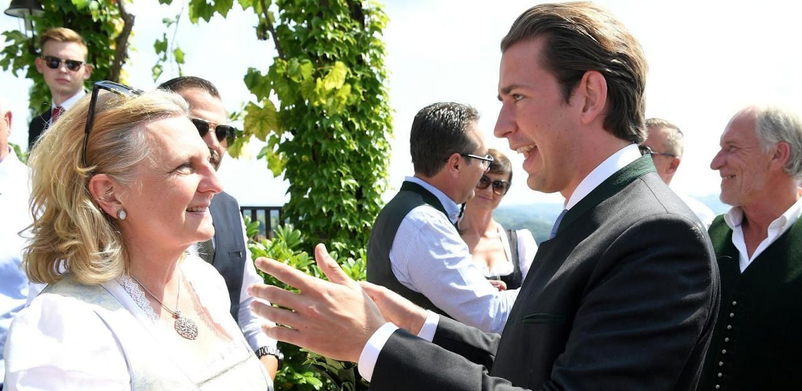 Bundeskanzler Sebastian Kurz mit Außenministerin Karin Kneissl anlässlich ihrer Hochzeit in der Steiermark.