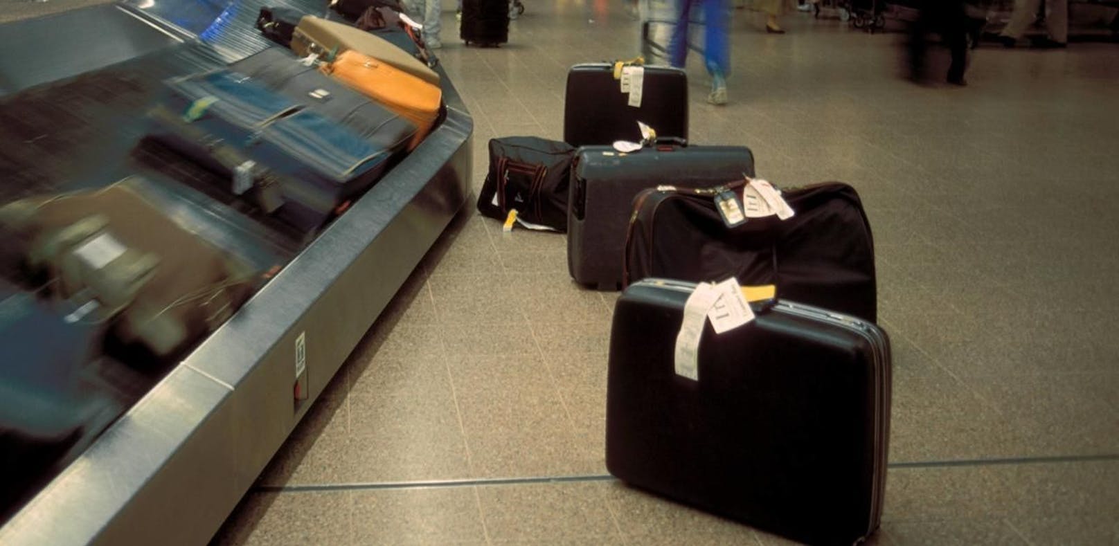 Symbolbild: Gepäckband eines Flughafens