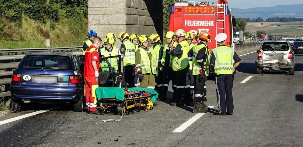 Zwei Auffahrunfälle auf der A2 forderten zwei Verletzte.