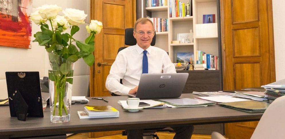 LH Thomas Stelzer will ein besseres Vorgehen gegen Hass im Netz.