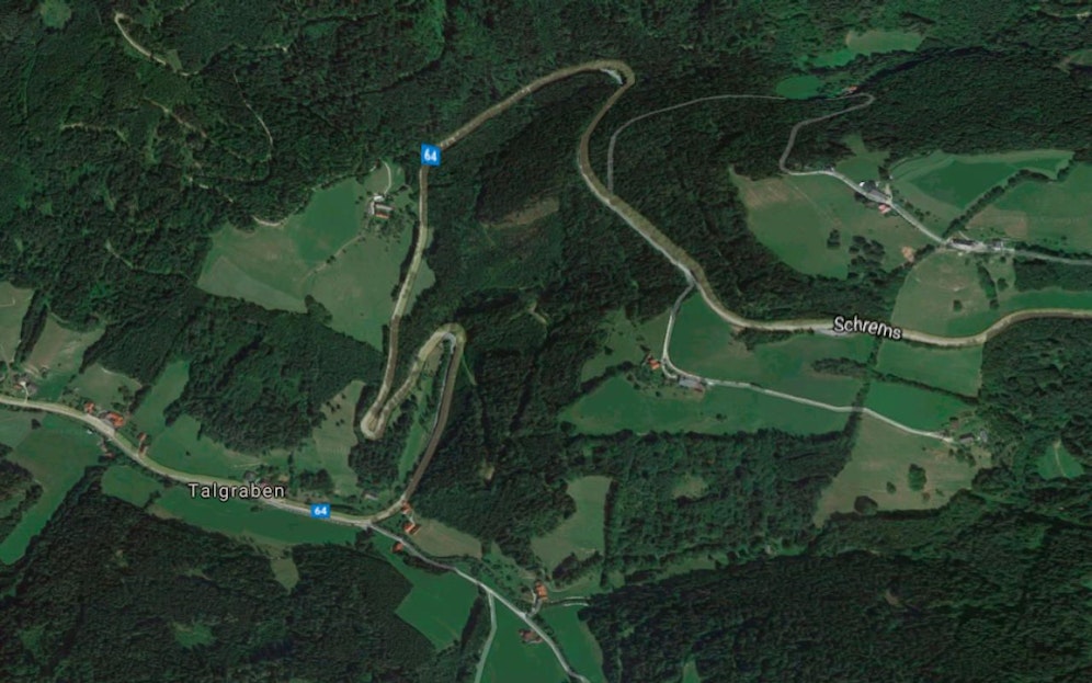 Die B64 in Richtung Weiz kurz nach der Ortsgrenze von Schrems bei Frohnleiten