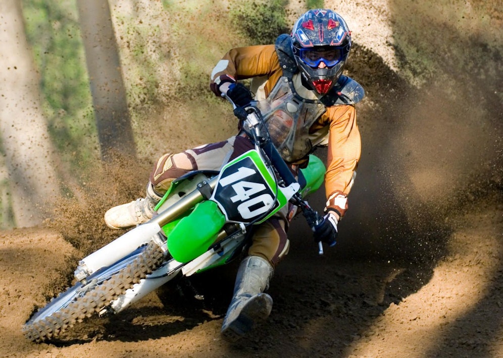 Mit seinem Gatschhupfer bretterte der 13-Jährige mit über 130 Stundenkilometer über einen Radweg. Symbolfoto