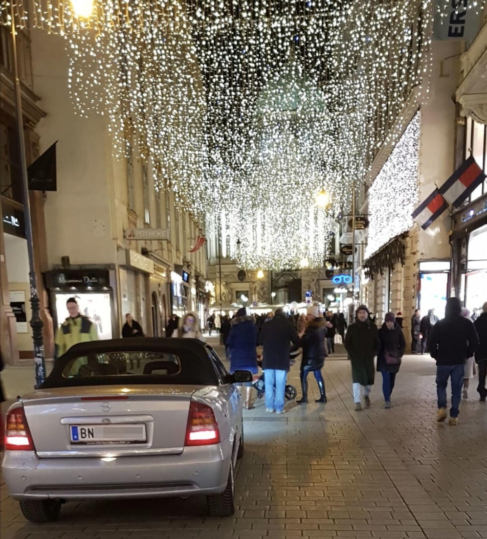 Ein Badener ging in der Wiener Innenstadt auf Irrfahrt zwischen Passanten.