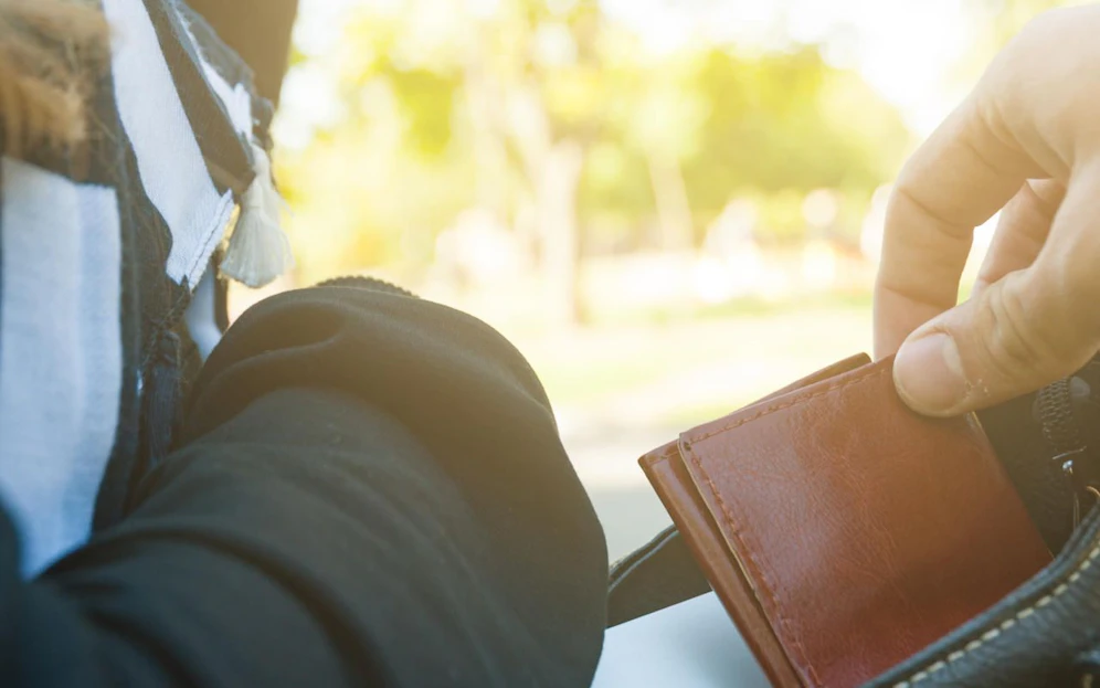 Die zwei Männer sollen in der Wiener Nacht-U-Bahn schlafende Fahrgäste bestohlen haben (Symbolbild). (c) iStock