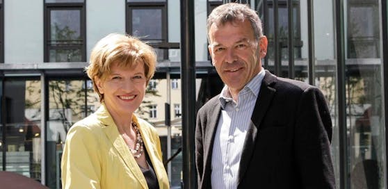 Bürgermeister-Stichwahl in Innsbruck zwischen Christina Oppitz-Plörer (Für Innsbruck) und Georg Willi (Grüne).