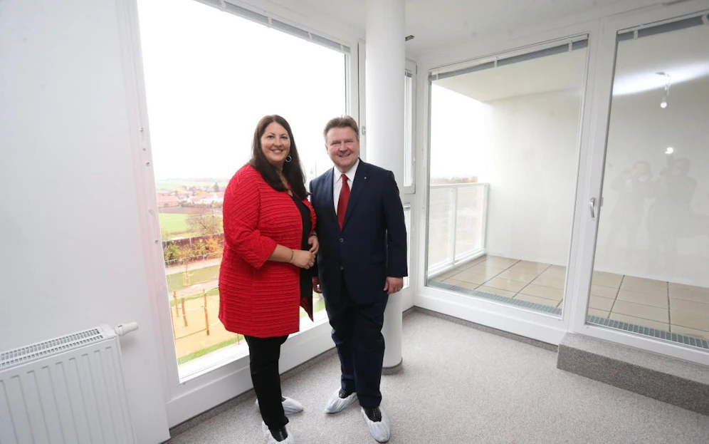 Stadträtin Gaal & Bürgermeister Ludwig (Archivbild) präsentieren Initiatve-obwohl sich die Stadträtin noch im Quarantäne befindet. 