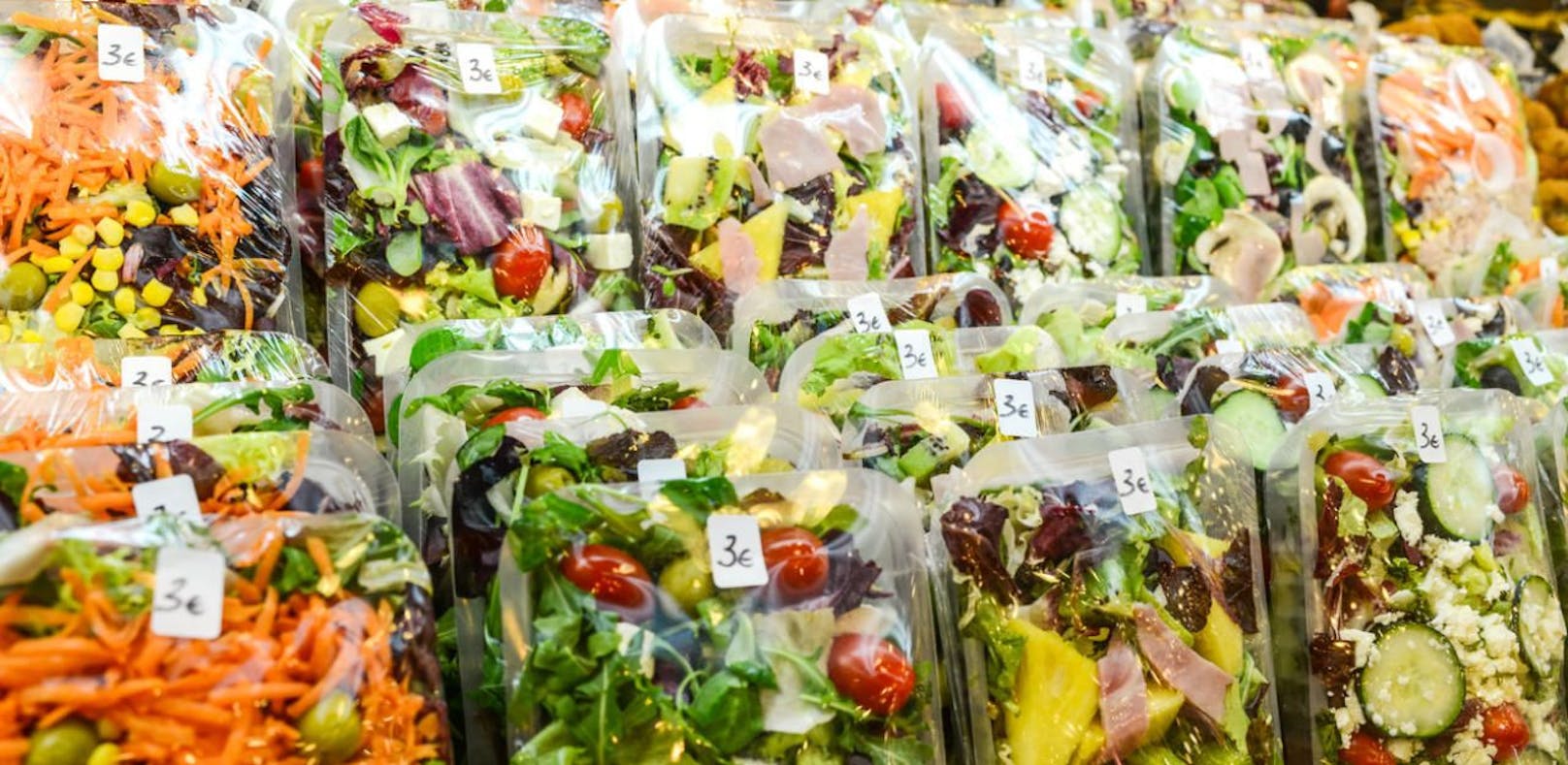 89% der untersuchten essfertigen Salate kommen aus Ländern wie Spanien, Ungarn, Italien, Deutschland oder Frankreich. Nur bei einem von zehn Packerln kommt der Salat tatsächlich auch aus Österreich.