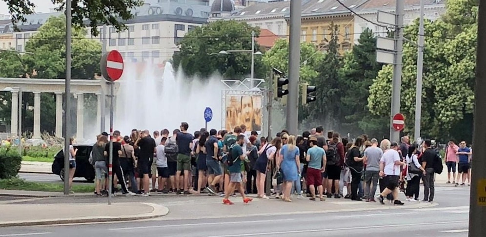Flashmob? Urlauber-Gruppe? Nein - nur Pokemon GO!