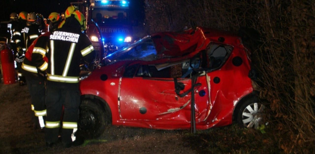 Heute.at - Teenager (18) stirbt bei Crash mit einem Baum