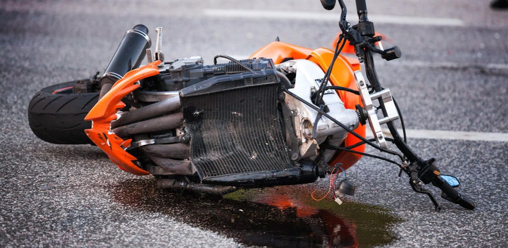 Das Motorrad wurde bei dem Unfall völlig zerstört. (Symbolbild)