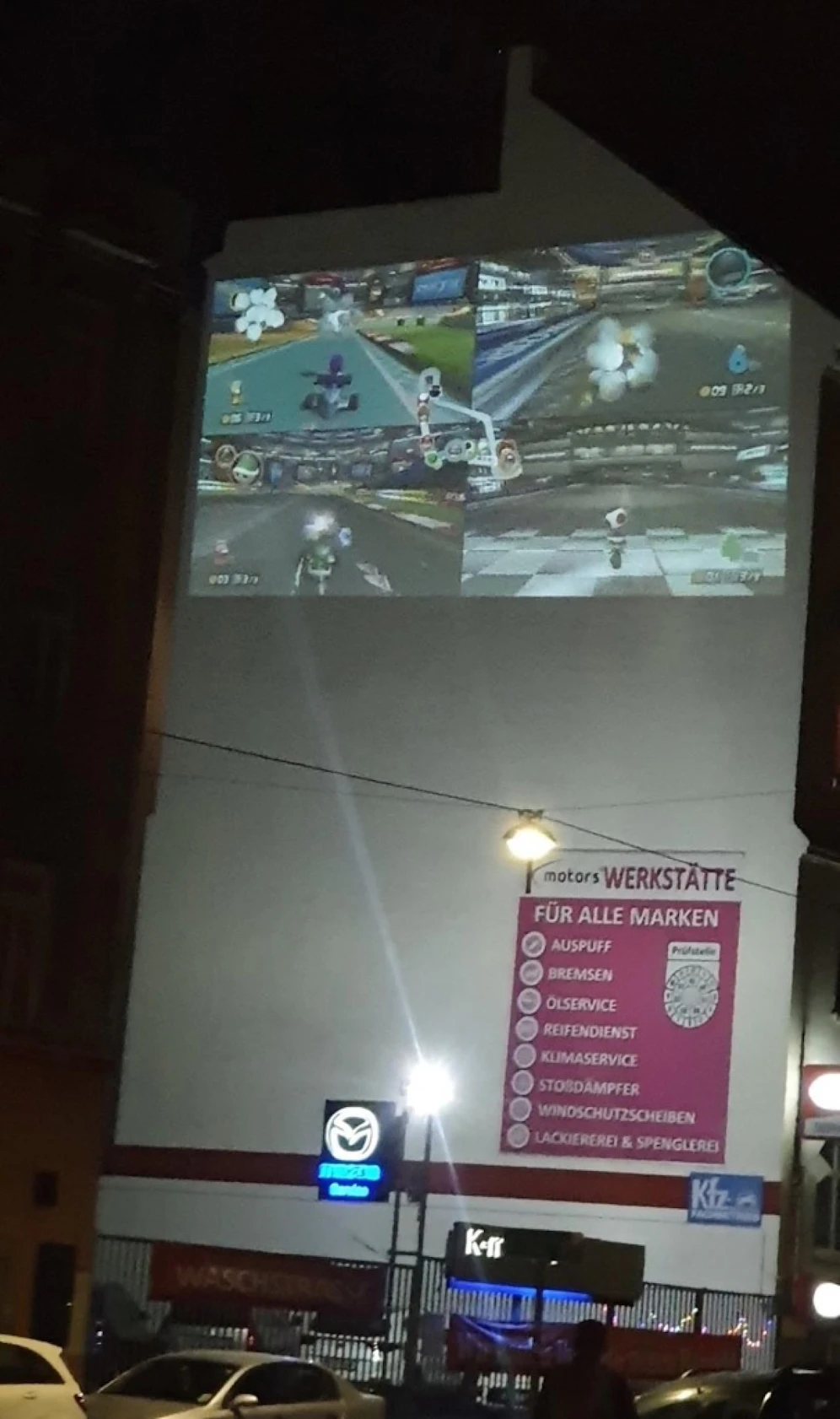 Hauswand wurde zu zehn Meter breiten "Leinwand": Wiener Gamer zockte vor kurzem im ganz großen Stil!