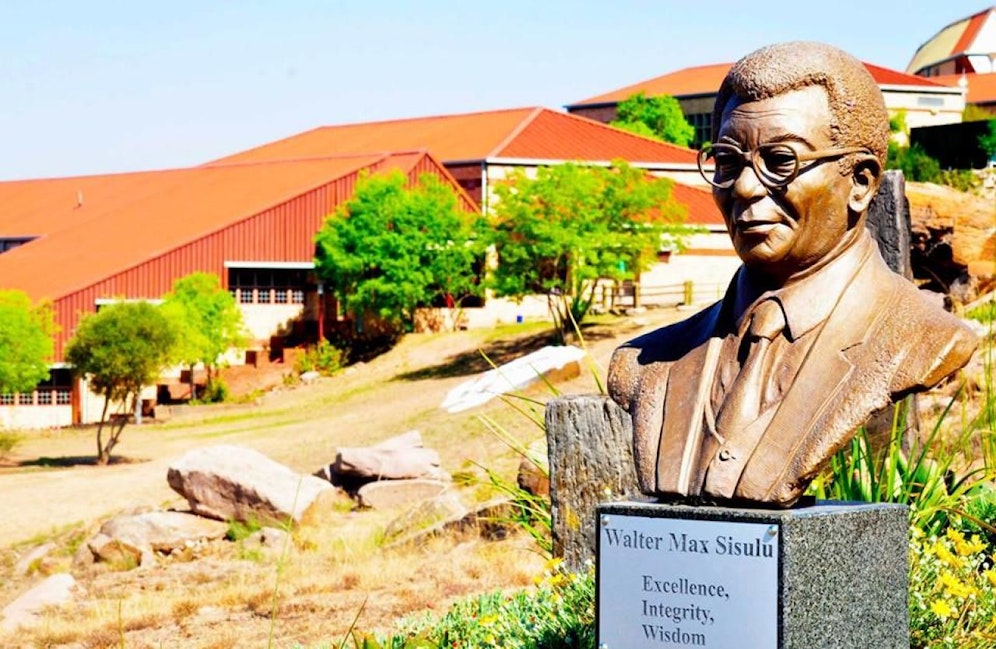 Dicker Brocken: An der Walter-Sisulu-Universität in Südafrika wurde einer Studentin irrtümlich 900.000 Euro an Essensgeld überwiesen.