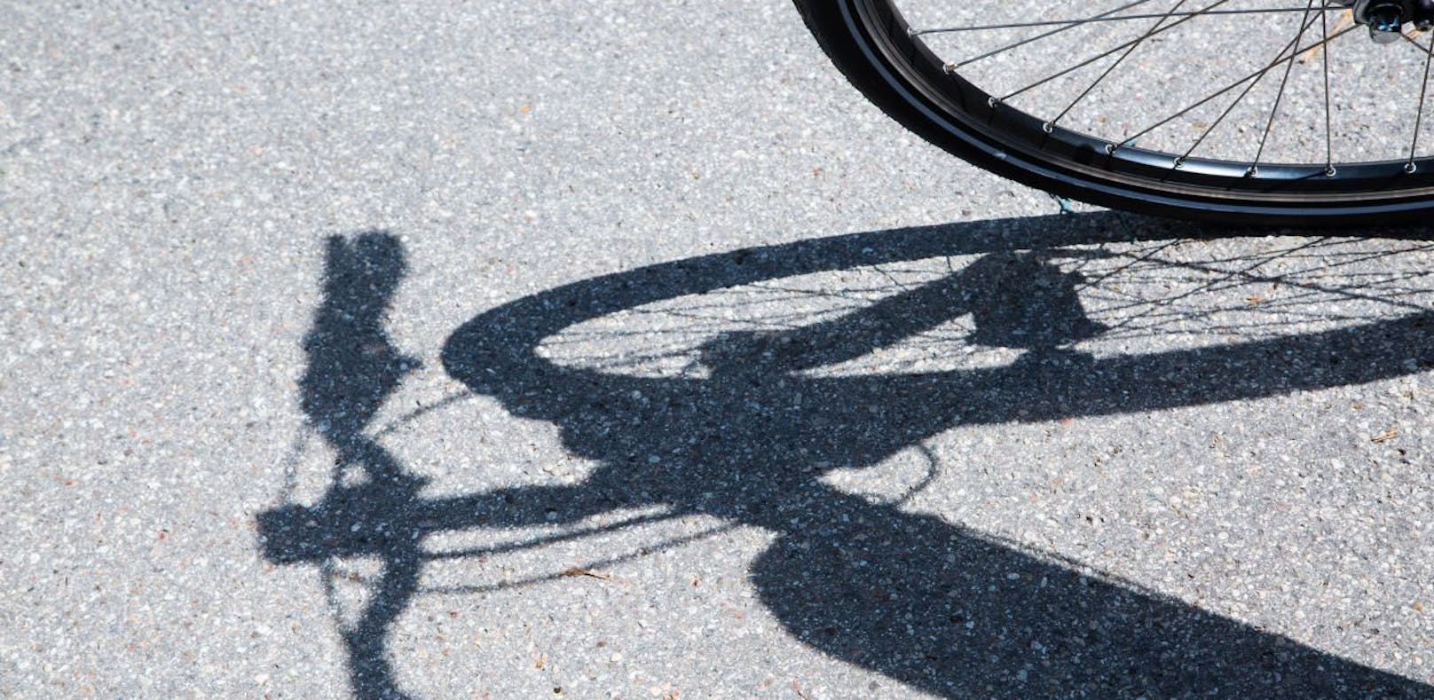 Schwerer Unfall mit Elektro-Fahrrad: Der Biker starb im Spital.