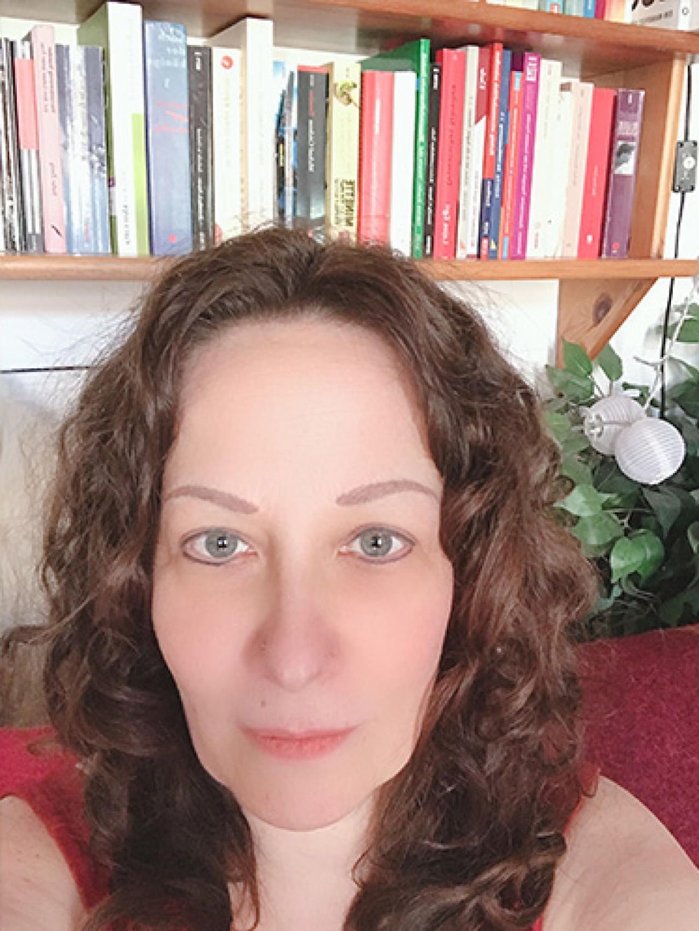 Birgit M. in ihrer Wohnung.