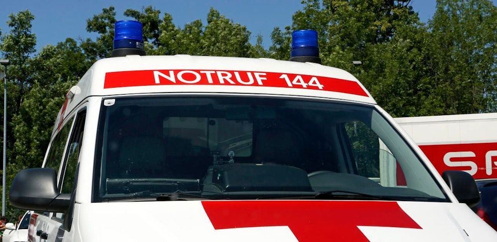 Ein 22-Jähriger wurde mit dem Rettungswagen ins Krankenhaus gebracht.