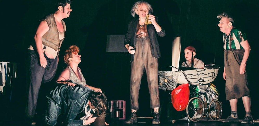 "Zu ebener Erde und erster Stock", Bild aus einer Aufführung im Volkstheater