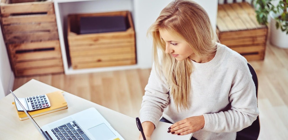 Weil derzeit sehr viele Menschen im Home-Office arbeiten steigt der Datenverbrauch im Internet.