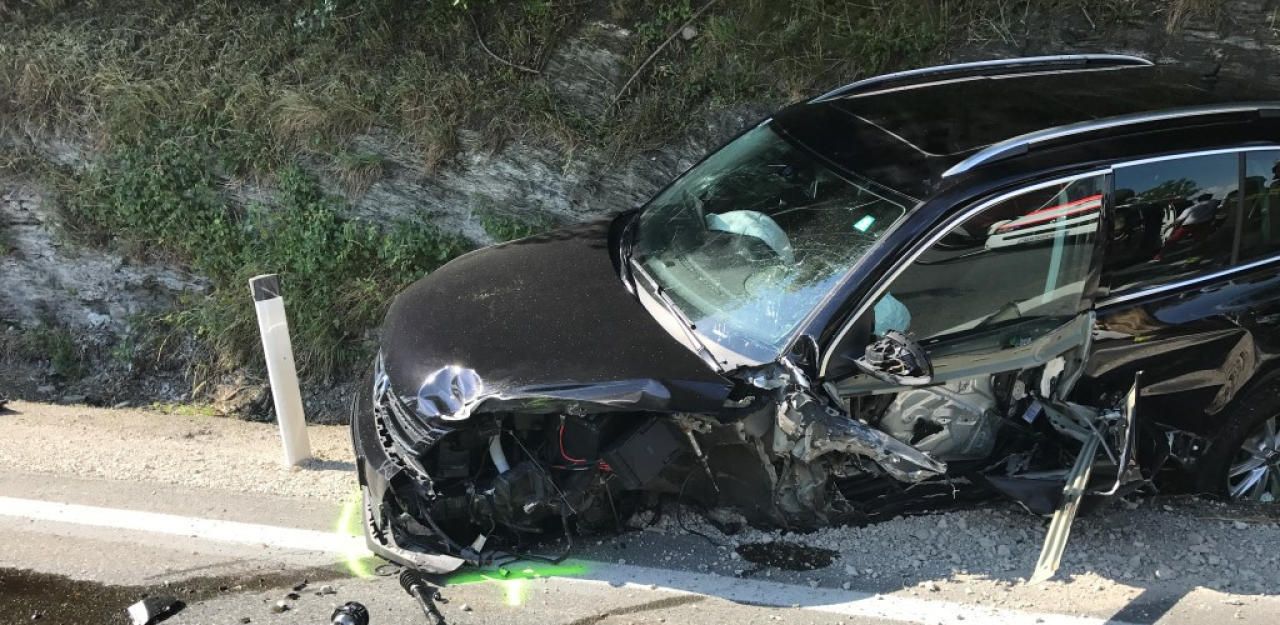 Heute.at - Furchtbarer Pkw-Unfall fordert einen Toten