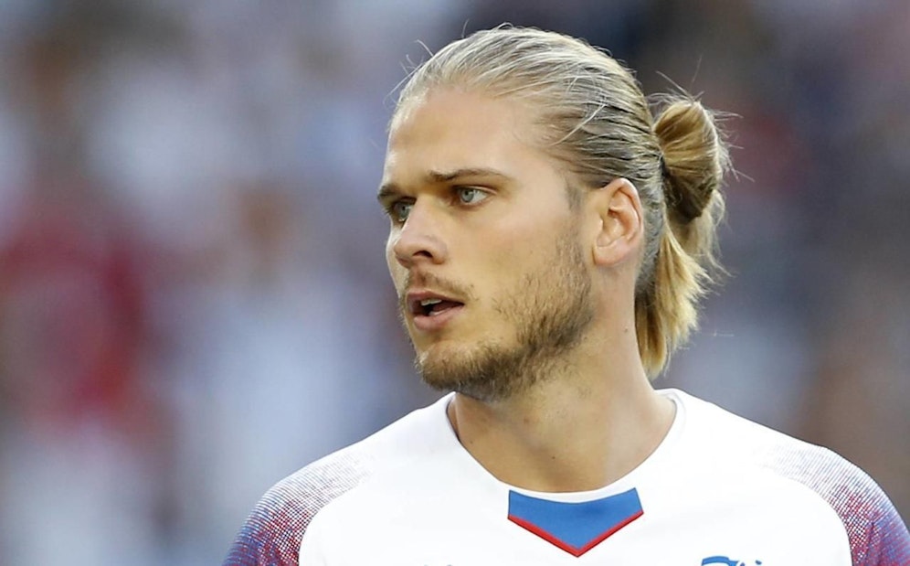 Rurik Gislason kickt für Island und Sandhausen.