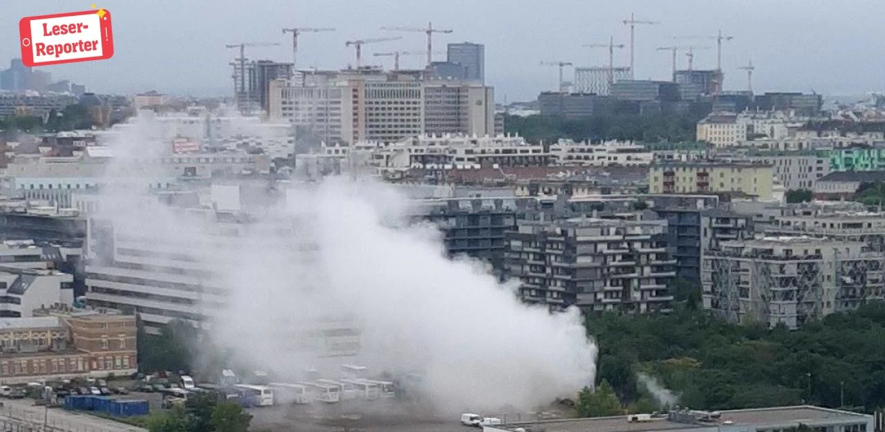 Rohr kaputt Wolke aus Wasserdampf ausgeströmt