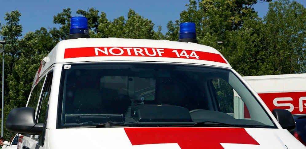 Der Bursch musste von der Rettung ins Krankenhaus gebracht werden.