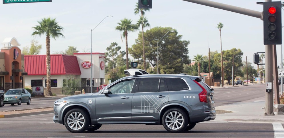 Eine Frau wurde von einem selbstfahrenden Uber-Wagen angefahren und tödlich verletzt.