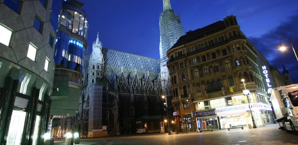 Vorm Stephansdom fliegen die Fäuste.