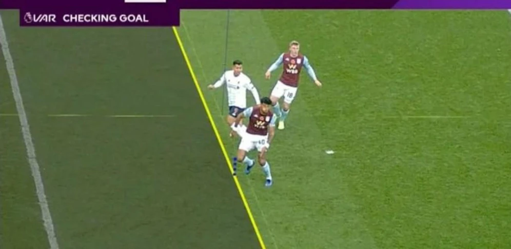 Roberto Firmino steht hier nicht im Abseits. Der Treffer wurde nach Eingreifen des Videoschiris aber aberkannt.