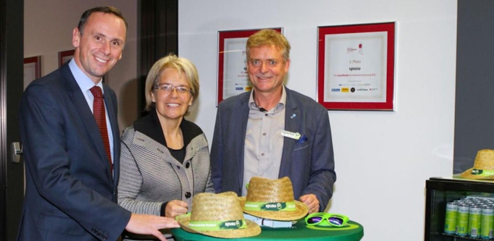 Ecoplus-Geschäftsführer Jochen Danninger mit VP-Wirtschaftslandesrätin Petra Bohuslav und spusu-Chef Franz Pichler (v.l.)