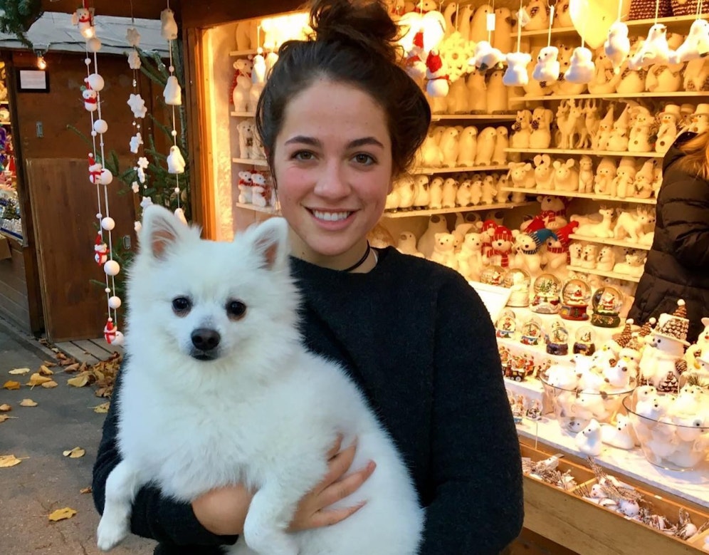 "Snoopstr"-Fan Judith (21) mit ihrem Spitz "Luzifer" (4)