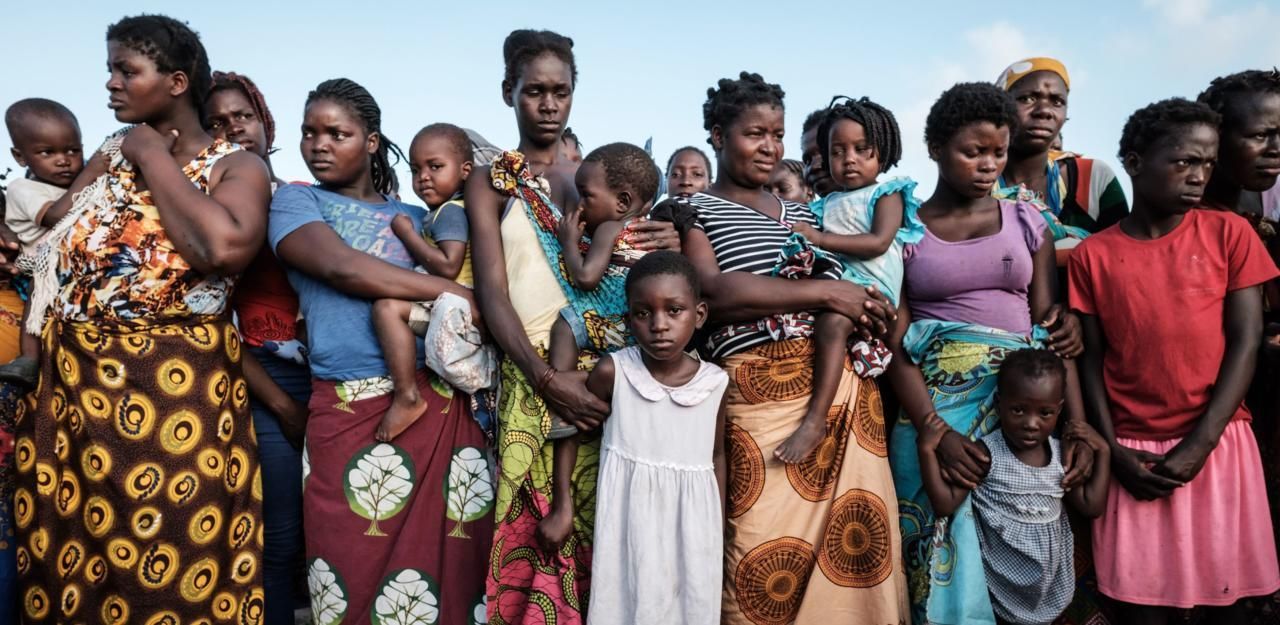 Heute.at - Frauen warfen uns ihre Babys zu