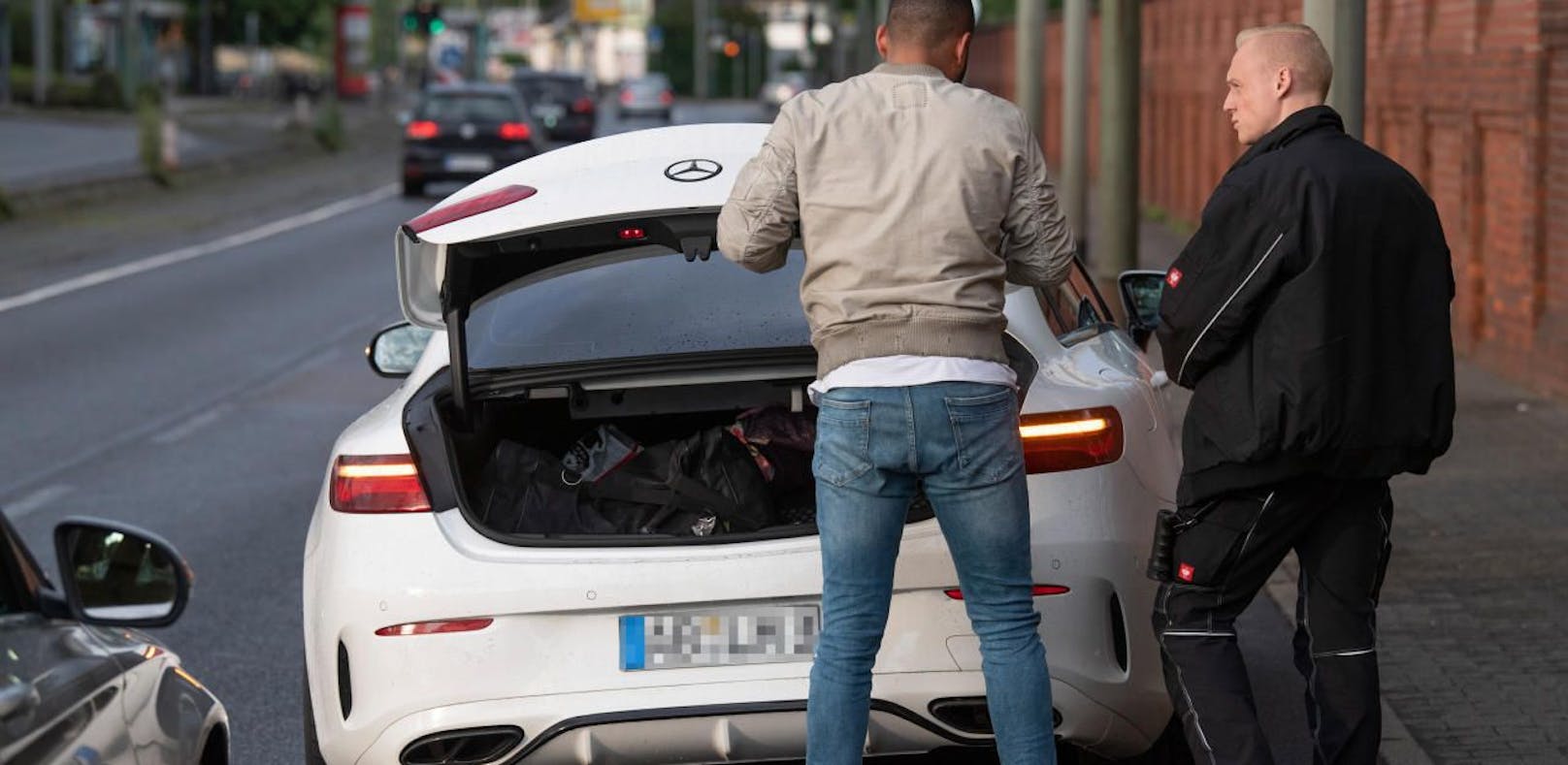 In der Madrider Vorstadt Mostoles fiel den Behörden eine ungewöhnlich hohe Anzahl von Autos aus Österreich auf.