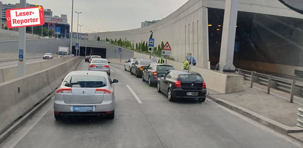 Zwei BMWs, ein Mercedes und ein Skoda krachten ineinander.