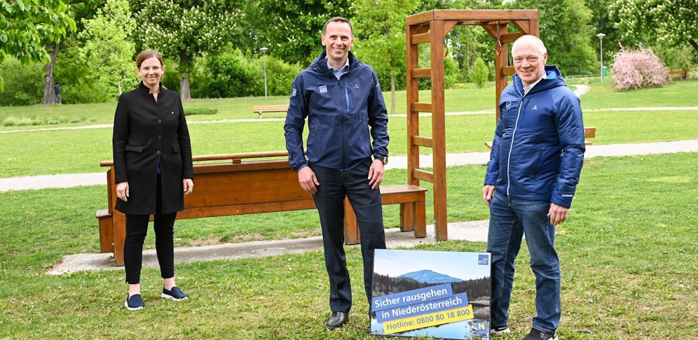 Isabella Hinterleitner, Leiterin des operativen Projektteams der Taskforce, Tourismuslandesrat Jochen Danninger und ecoplus-Geschäftsführer Helmut Miernicki