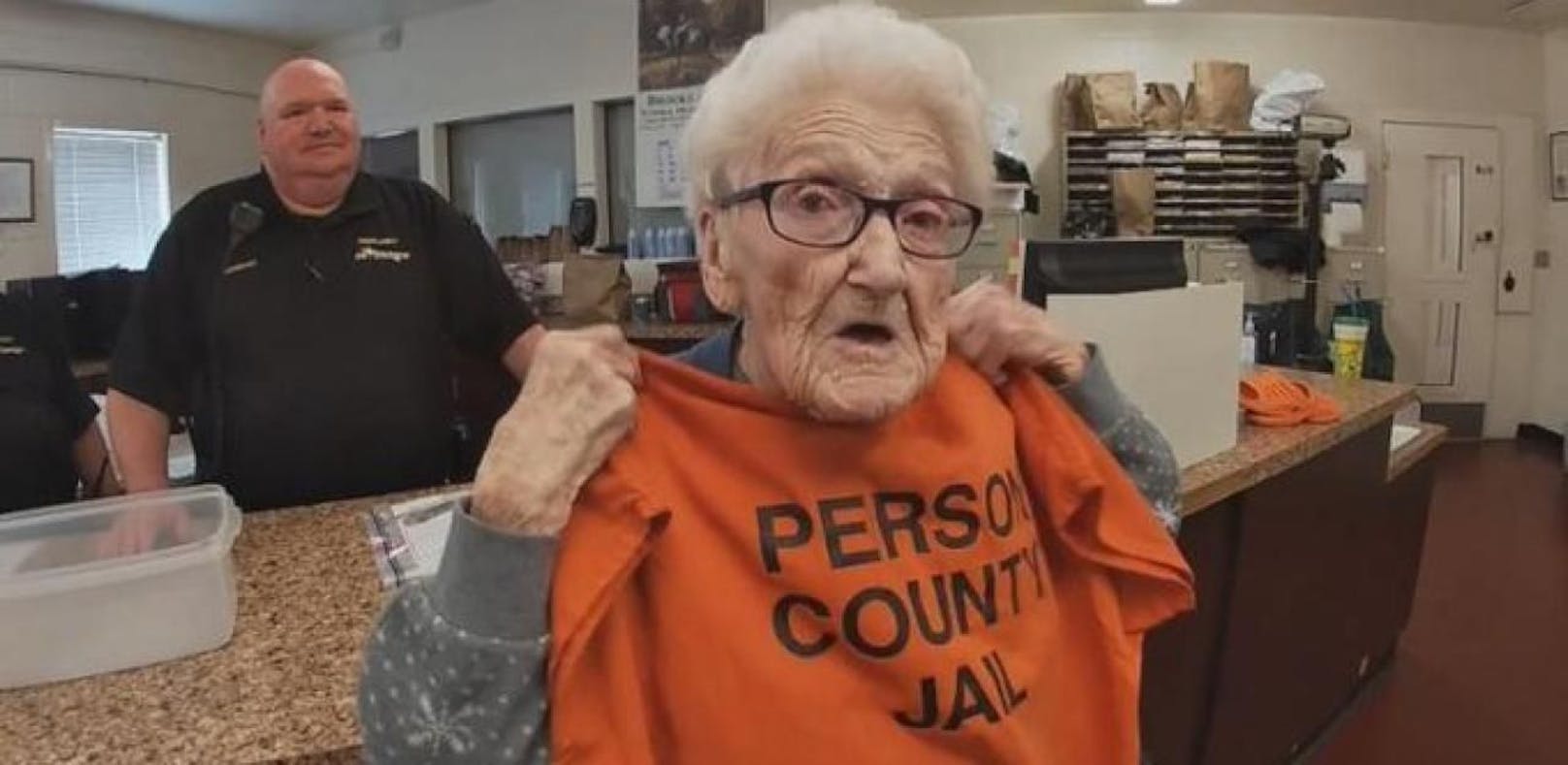 Die 100-jährige Ruth Bryant wünschte sich nichts sehnlicher als von der Polizei festgenommen zu werden.