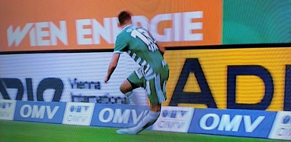 Thorsten Schicks Knie ist komplett durchgebogen