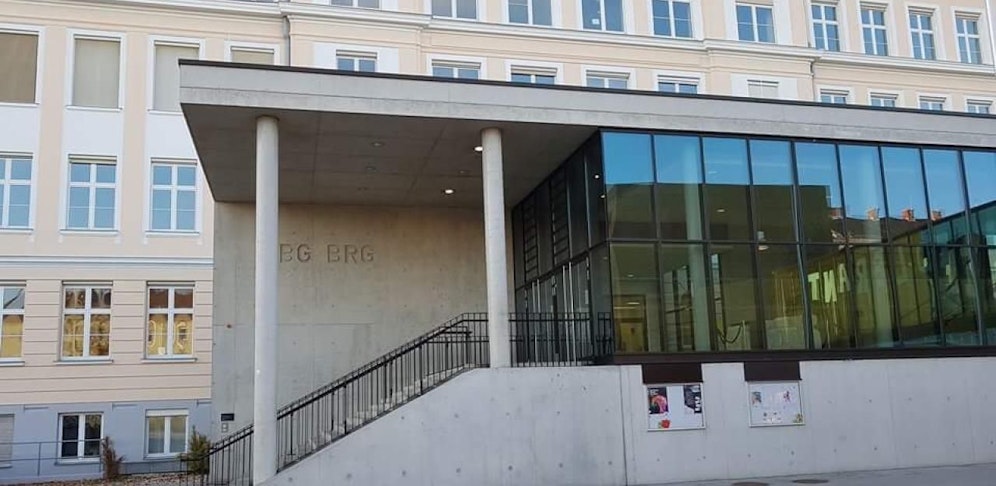 Lehrer aus BRG/BG Schwechat sitzt in U-Haft.