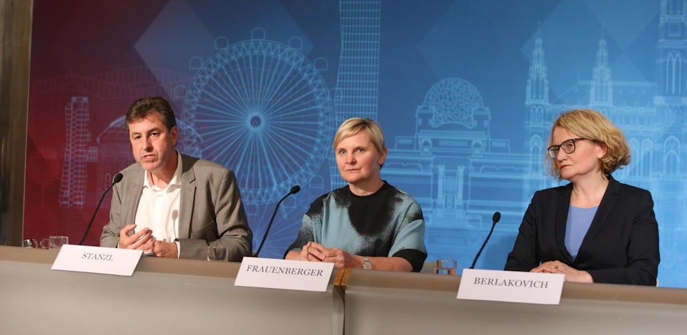 "Taskforce"-Leiter Peter Stanzl, Noch-Sozialstadträtin Sandra Frauenberger (SPÖ) und MA40-Leiterin Agnes Berlakovich