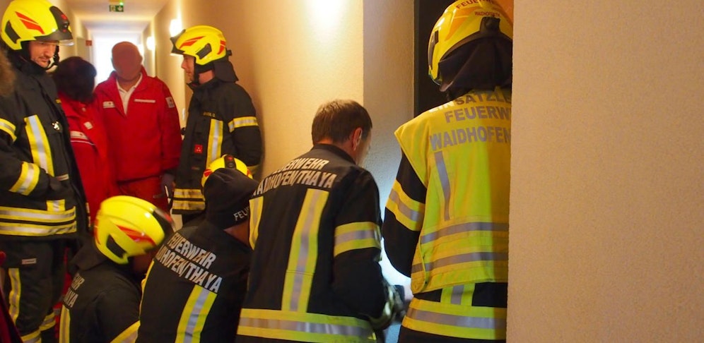 Die Feuerwehr konnte die Türe öffnen.