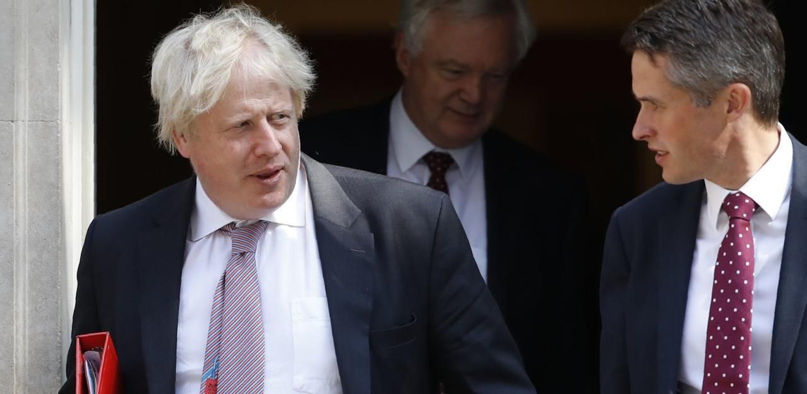 Großbritanniens Außenminister Boris Johnson (l.) tritt ab 