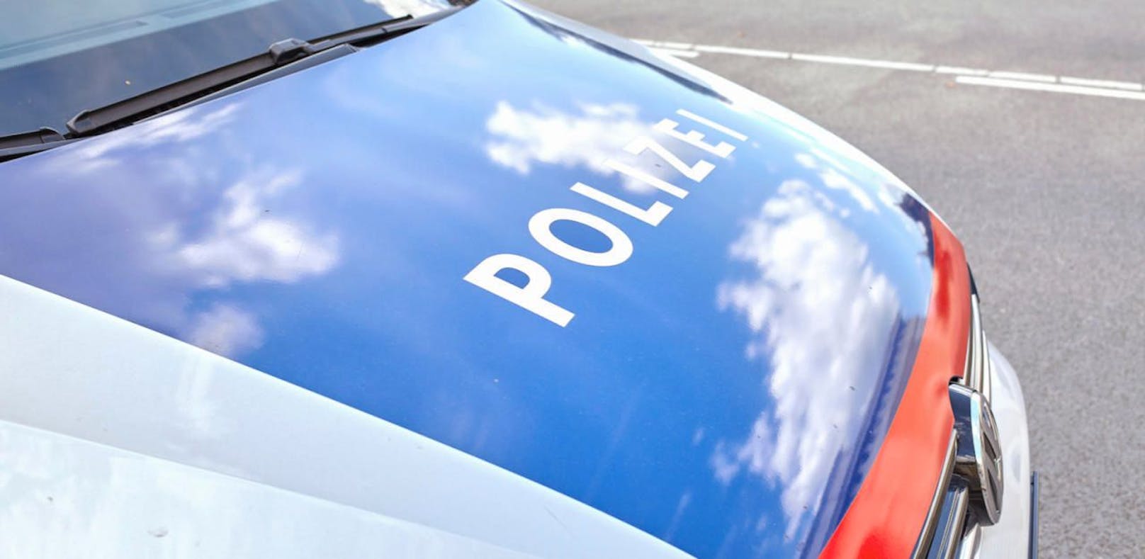 Tritte gegen Kopf und Oberkörper von Opfer in Purkersdorf: Die Polizei bittet um Hinweise.